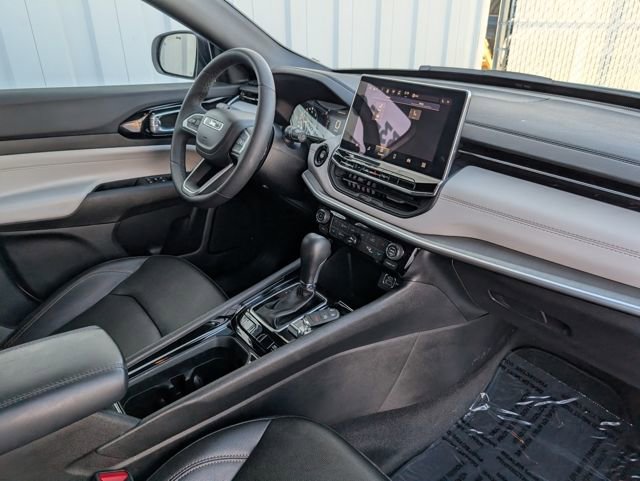 Used 2024 Jeep Compass Limited image 31