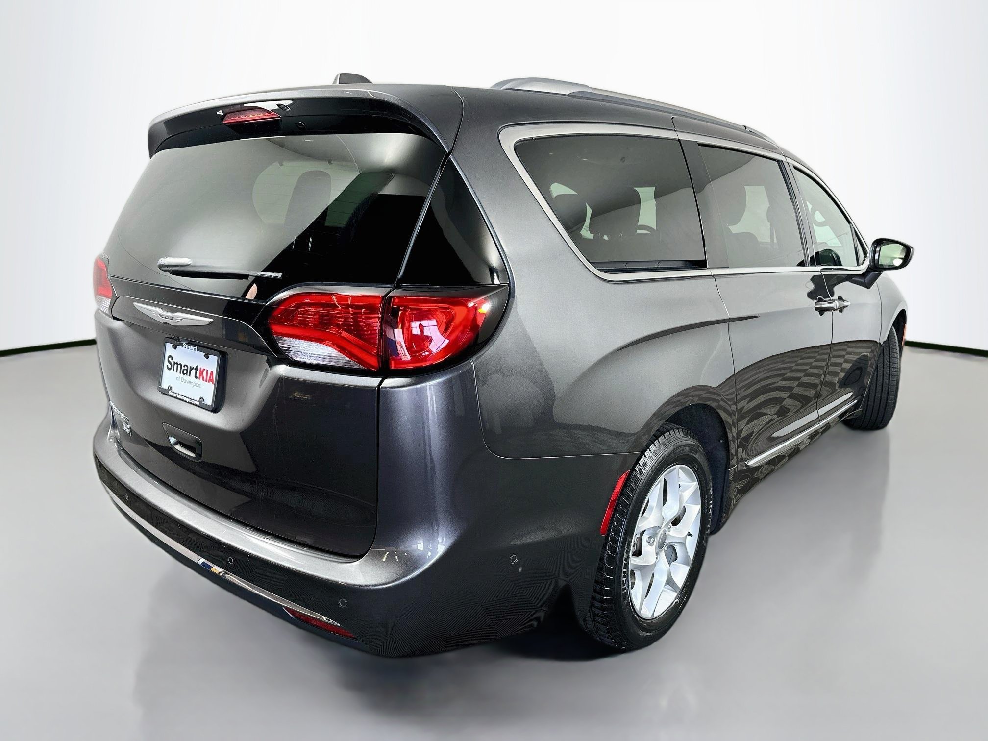 Used 2020 Chrysler Pacifica Touring-L FWD image 7