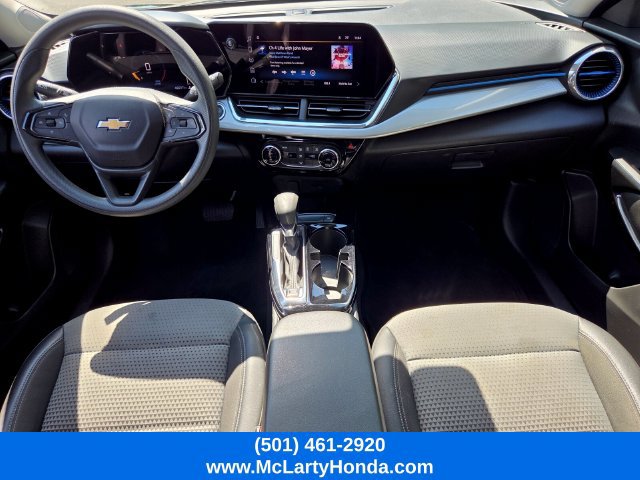 Used 2025 Chevrolet Trax LT FWD image 13