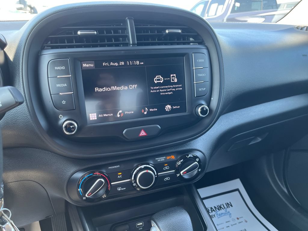Used 2025 Kia Soul LX w/ LX Technology Package FWD image 17