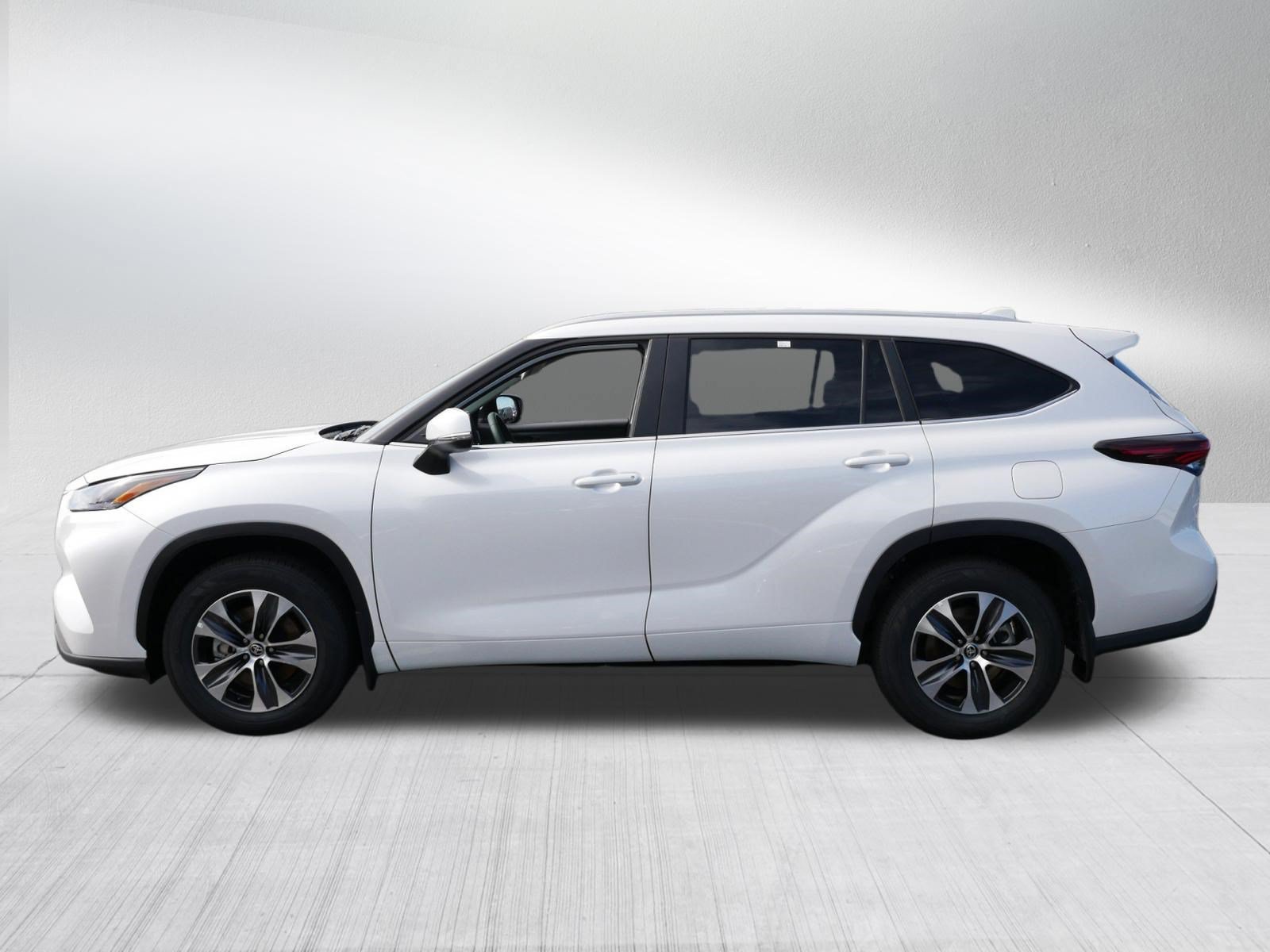 Certified 2026 Toyota Highlander XLE AWD/4WD image 4