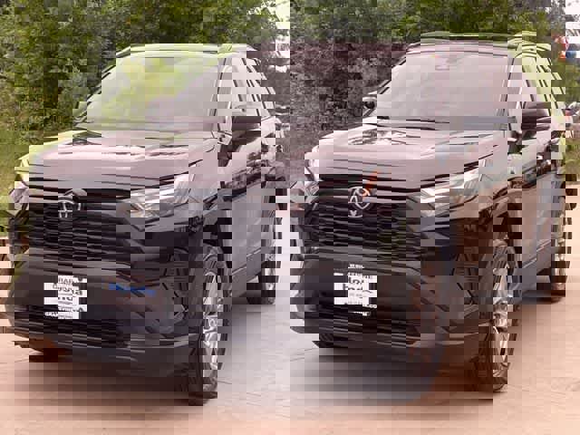 Used 2024 Toyota RAV4 XLE w/ Convenience Package image 2