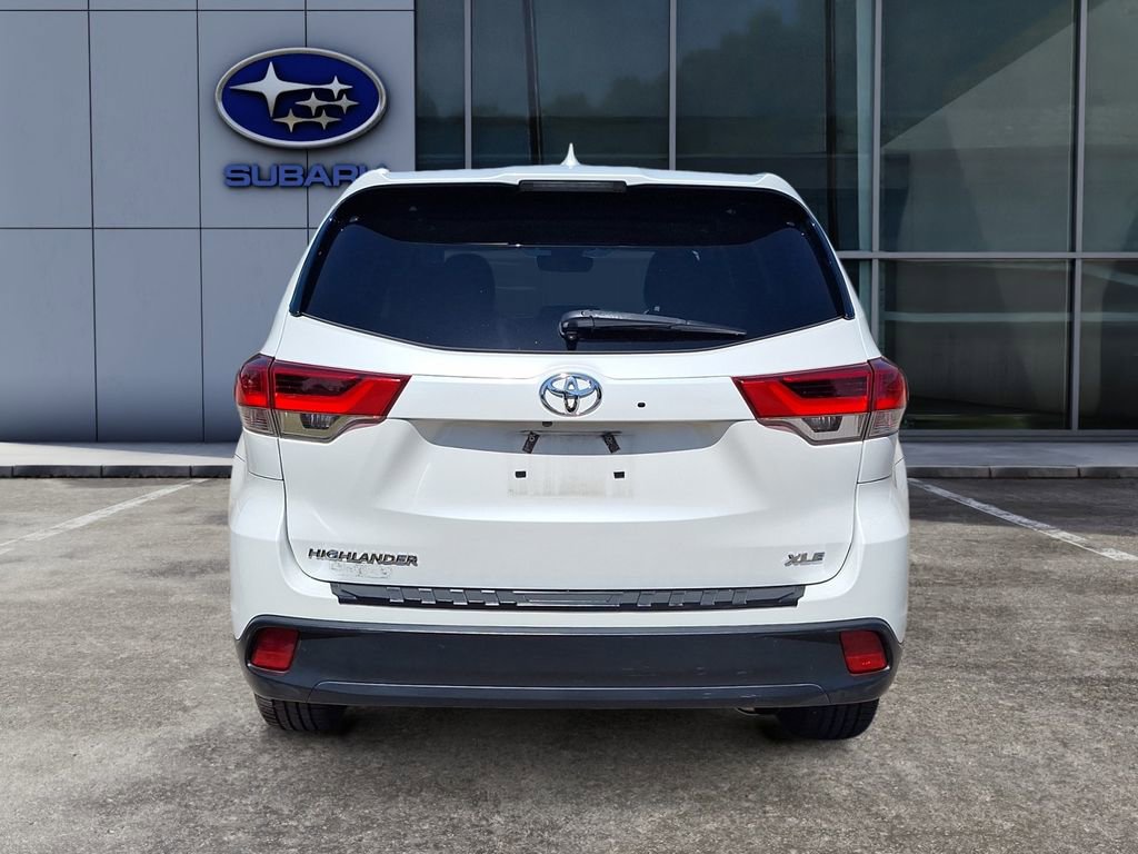 Used 2019 Toyota Highlander XLE FWD image 5