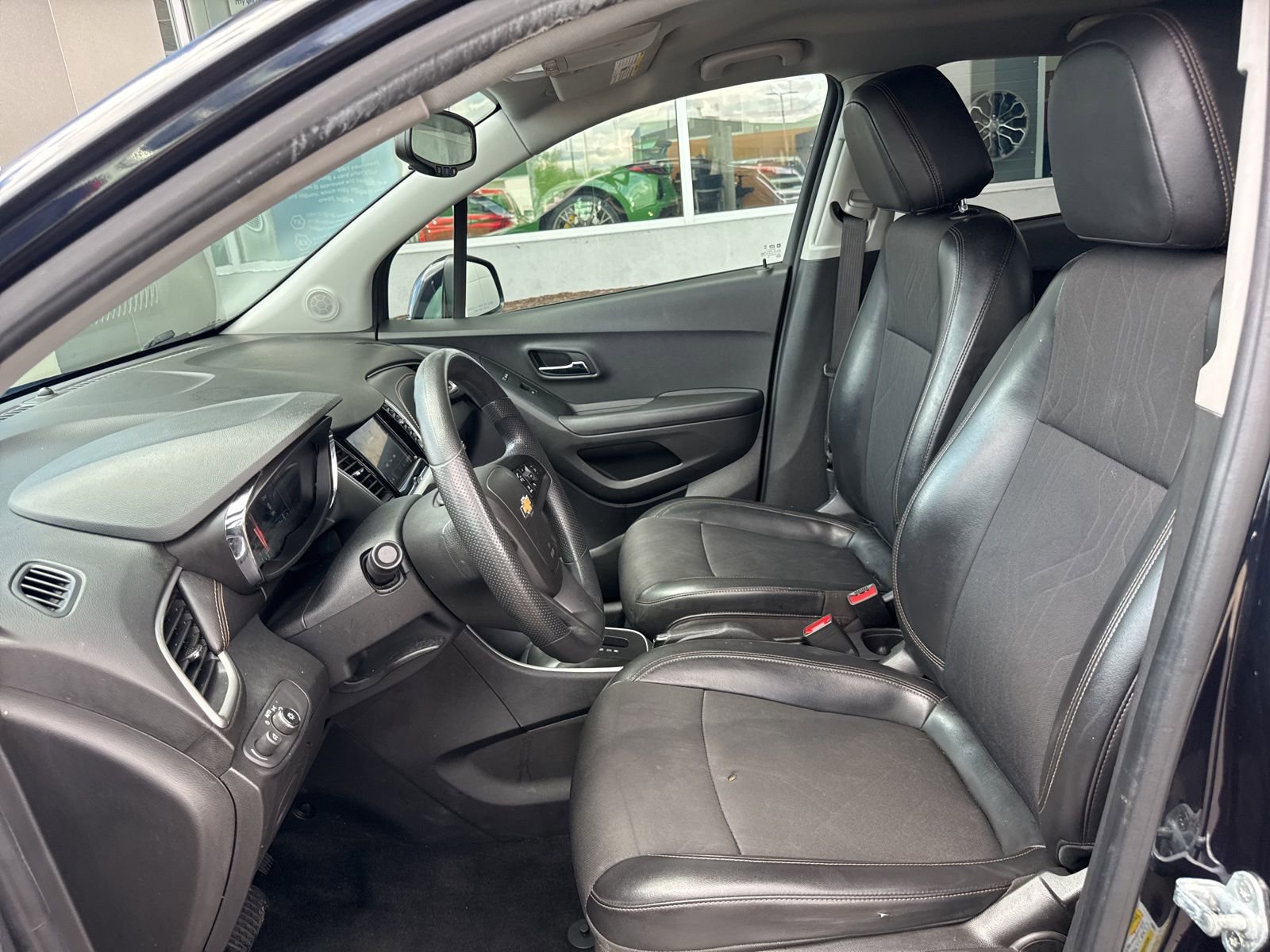 Used 2021 Chevrolet Trax LT AWD/4WD image 18
