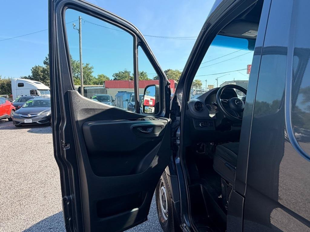 Used 2020 Mercedes-Benz Sprinter 2500 image 23