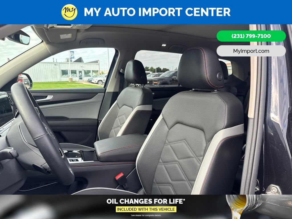 Used 2025 Volkswagen Atlas Peak Edition SE AWD/4WD image 13