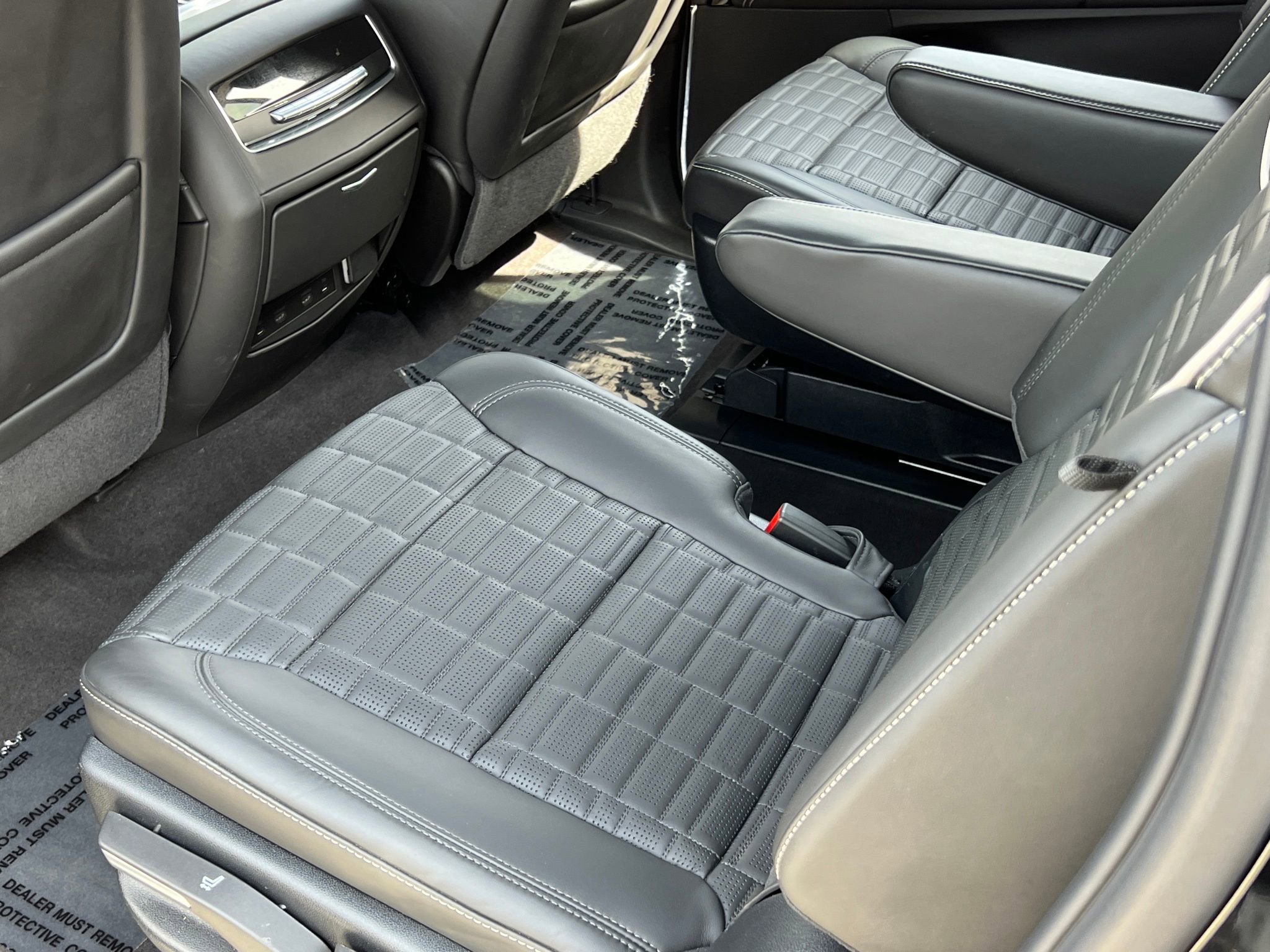 Used 2025 Cadillac Escalade ESV V image 22