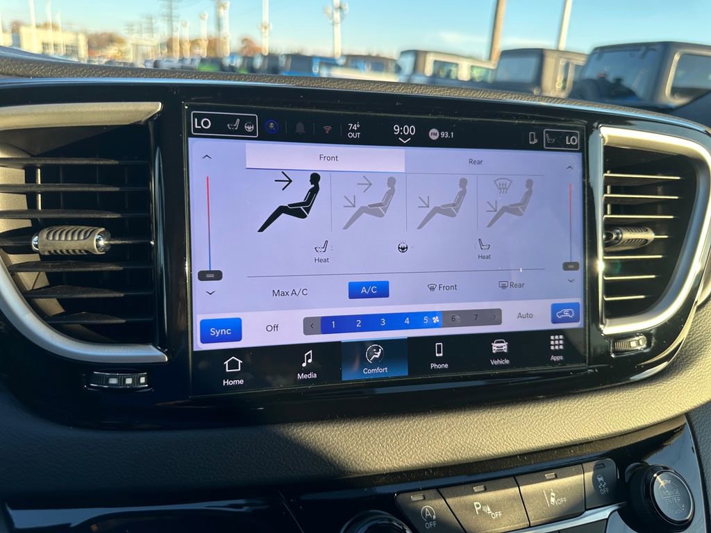 New 2026 Chrysler Voyager LX image 19