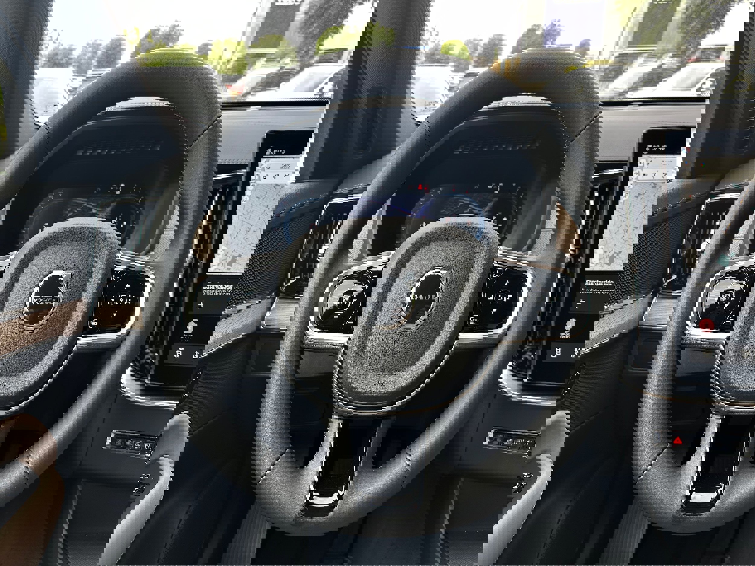 Used 2025 Volvo XC90 B6 Core w/ Climate Package image 15