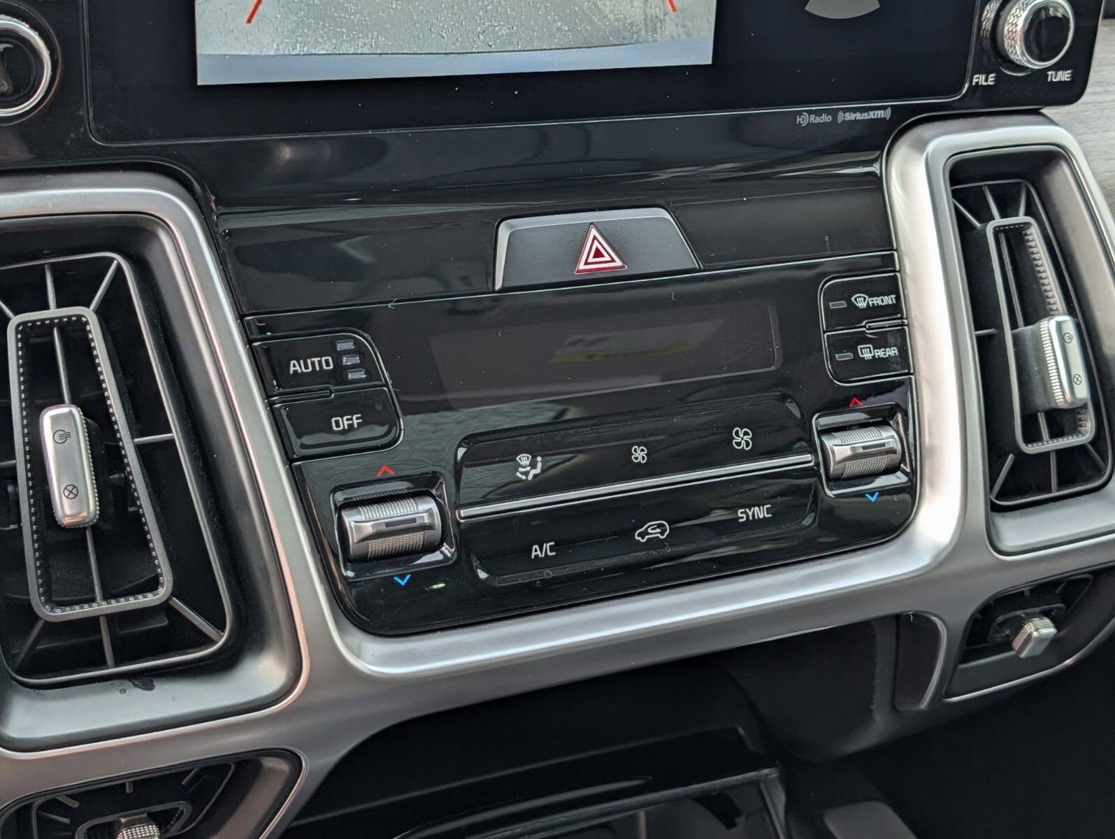 Used 2023 Kia Sorento X-Line EX image 9