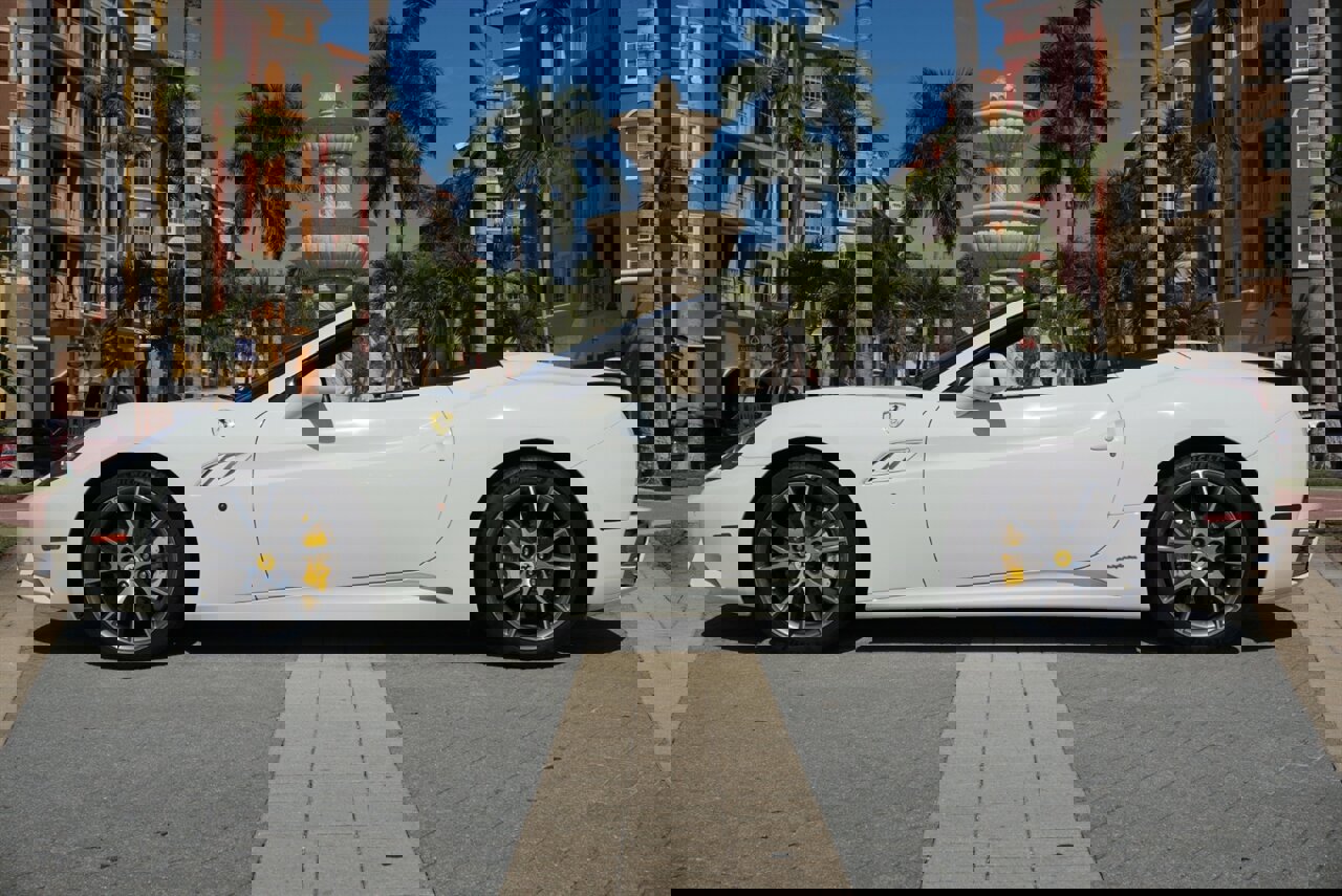 Used 2014 Ferrari California RWD image 5
