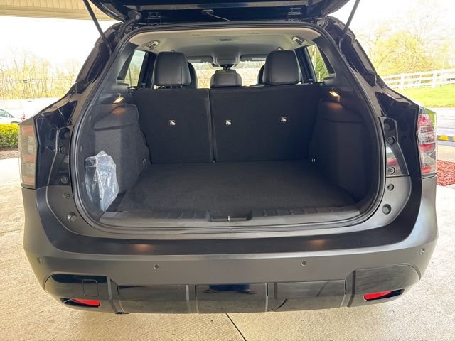 Used 2025 Nissan Kicks SR image 32