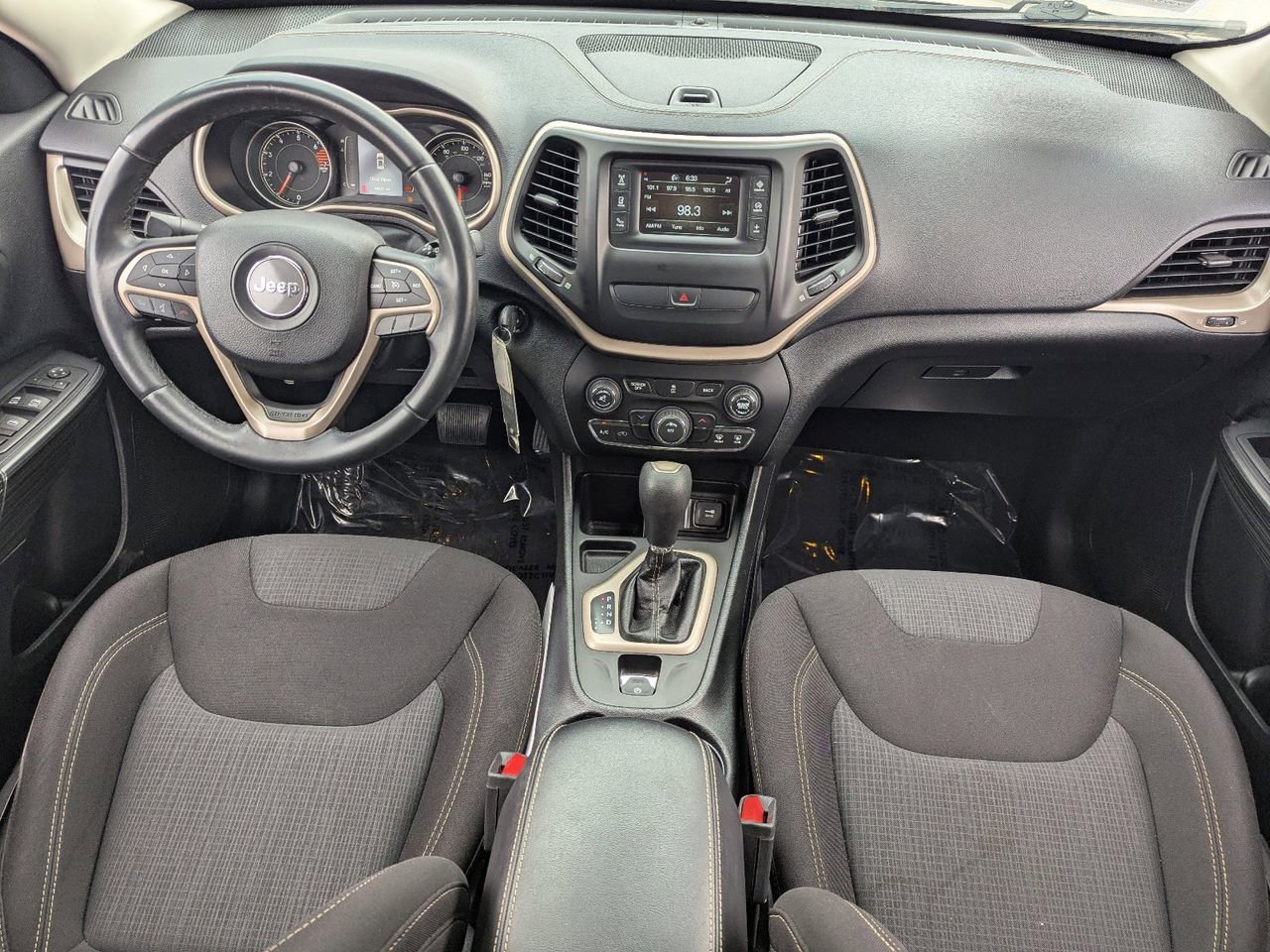 Used 2016 Jeep Cherokee Latitude FWD image 12