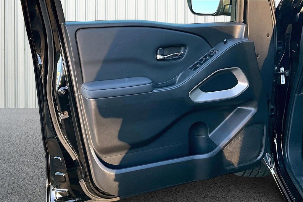 Used 2022 Nissan Frontier SV image 16