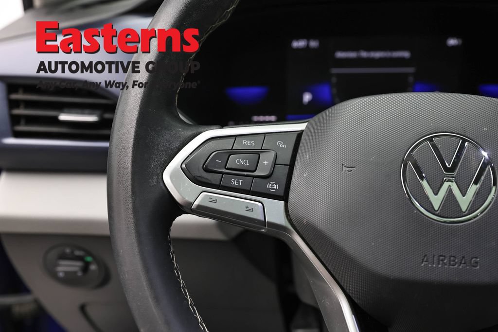 Used 2022 Volkswagen Taos SE w/ Panoramic Sunroof Package FWD image 15