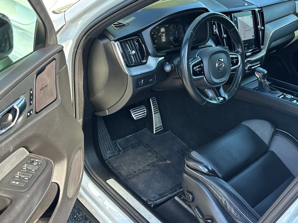 Used 2020 Volvo XC60 T5 R-Design image 17