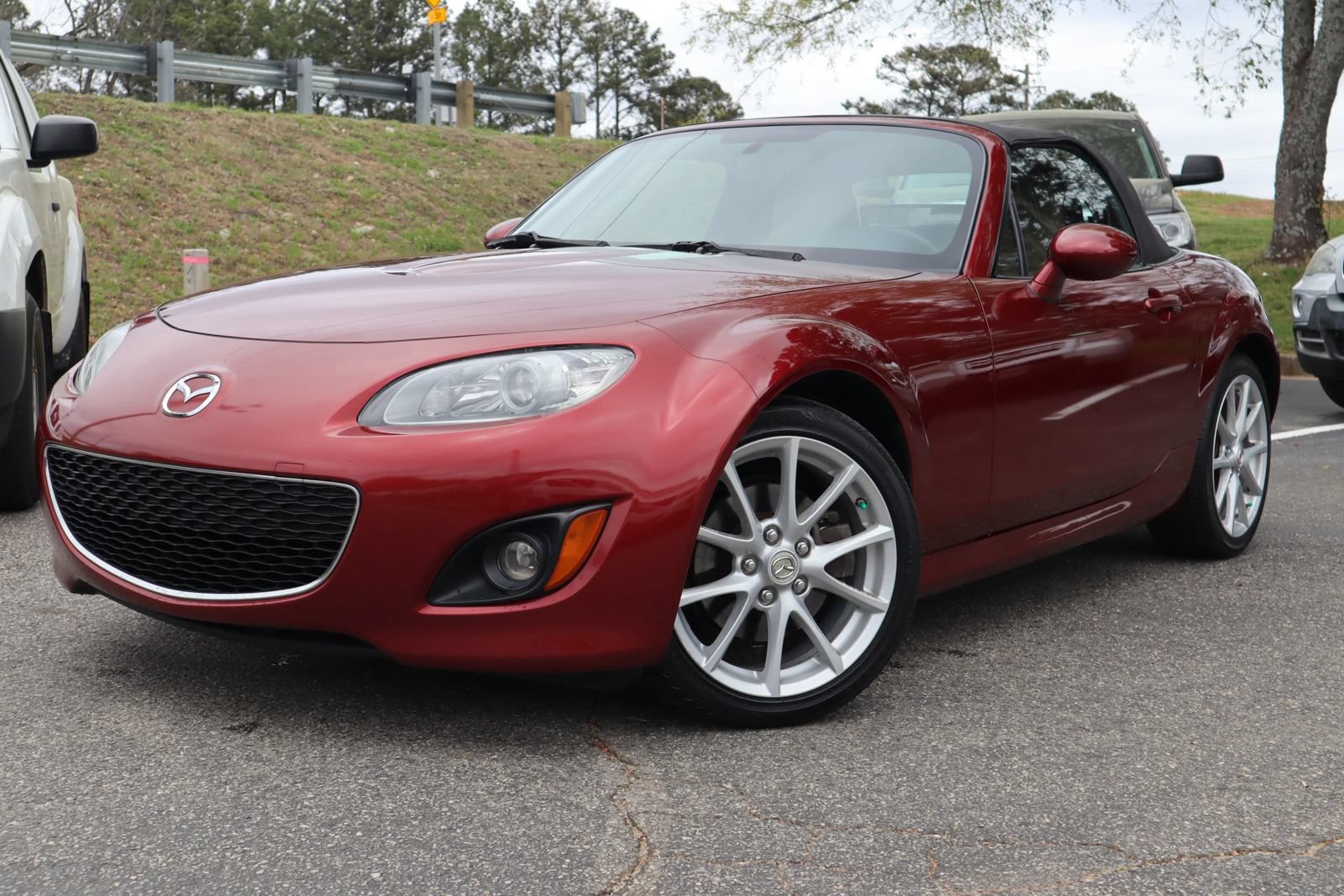 Used 2009 MAZDA MX-5 Miata Grand Touring RWD image 2
