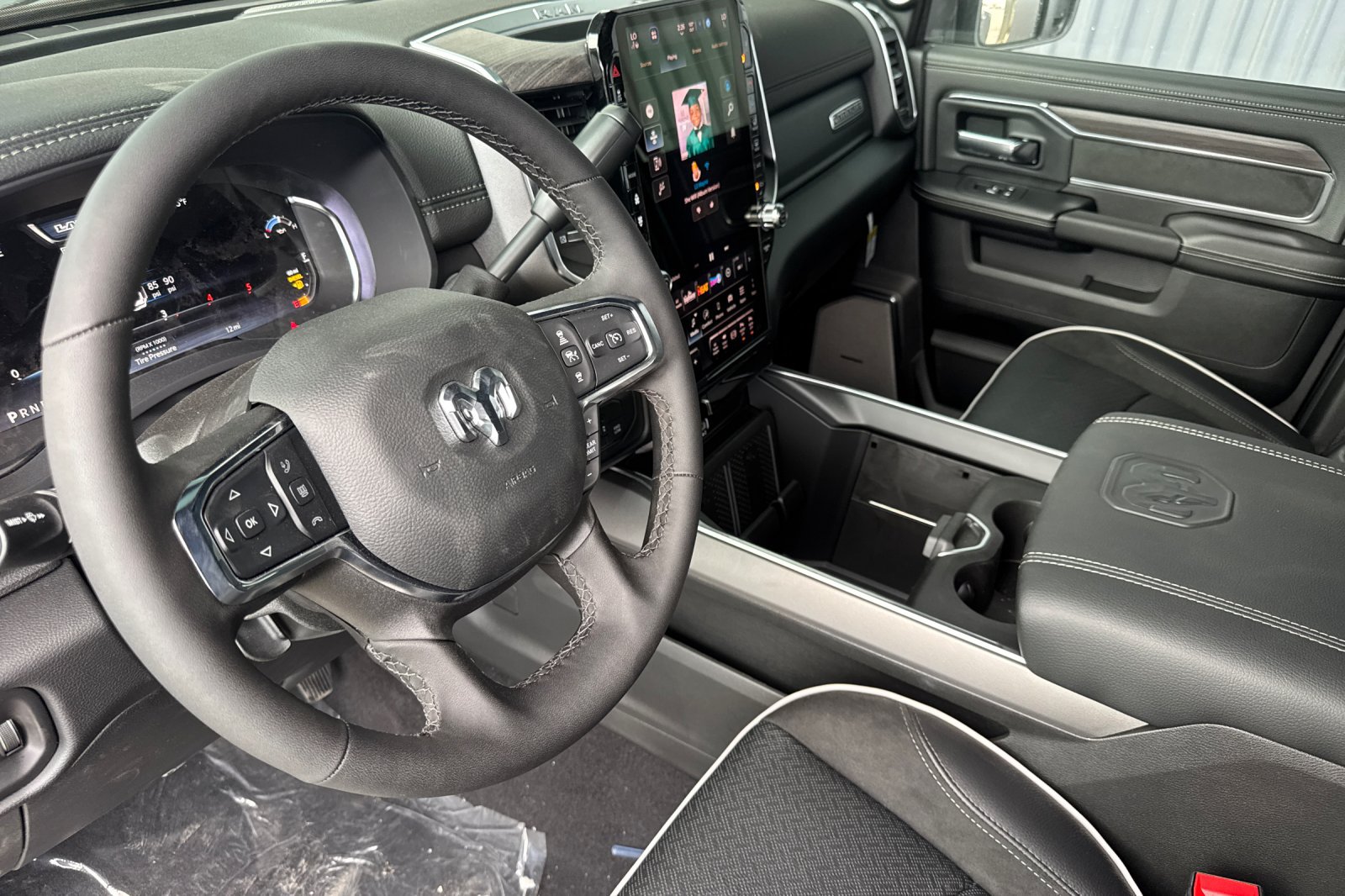 New 2027 RAM 3500 Laramie AWD/4WD image 9