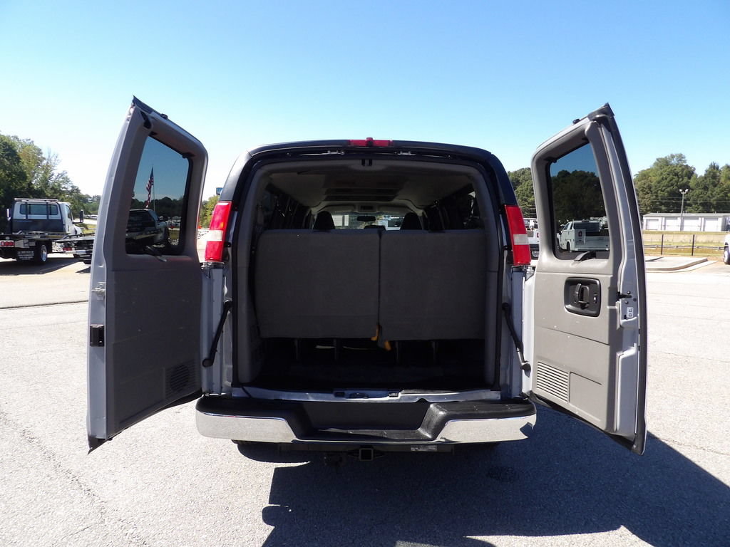 Used 2017 Chevrolet Express 3500 LT w/ LT Preferred Equipment Group RWD image 46