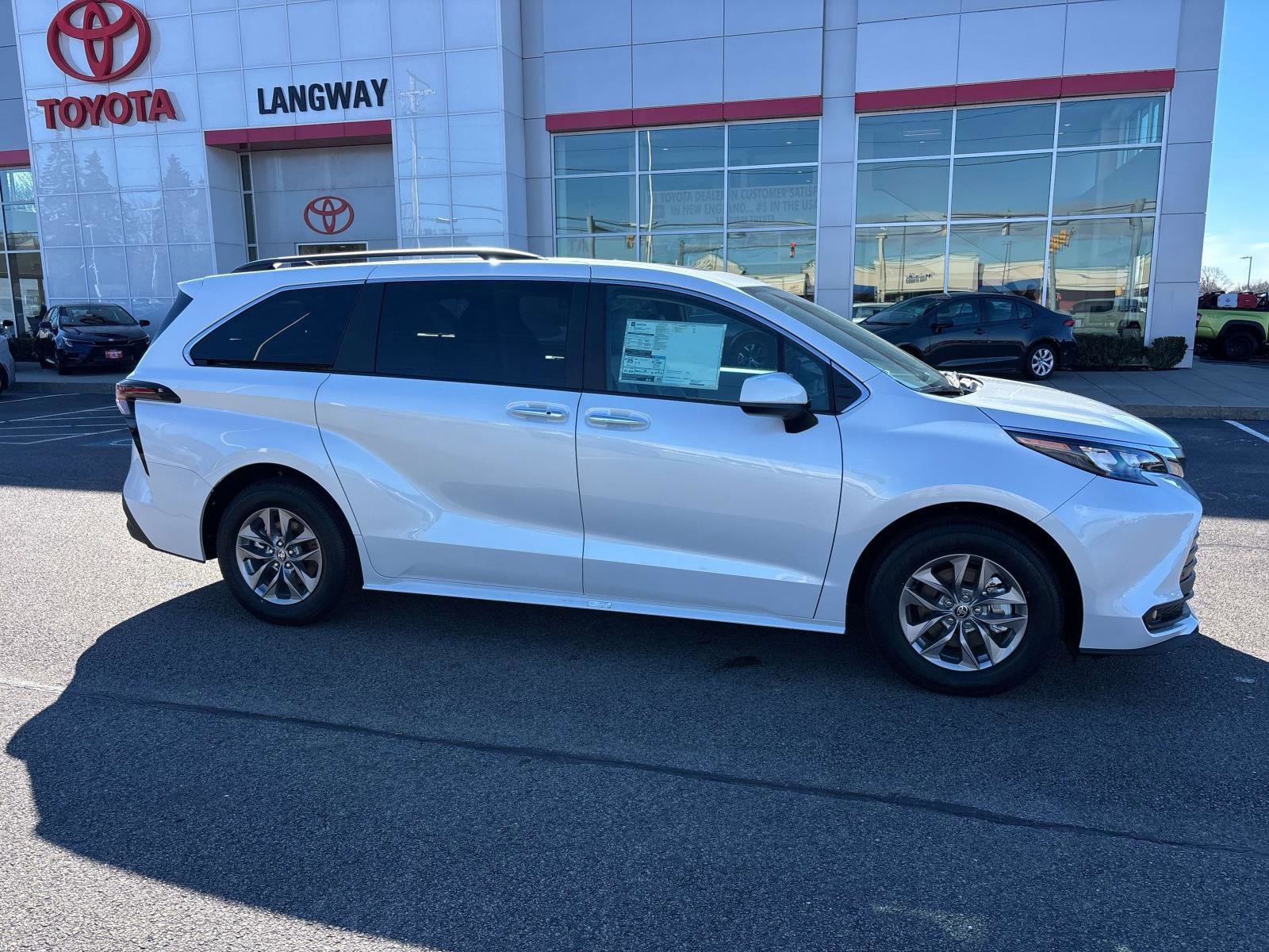 New 2026 Toyota Sienna XLE AWD/4WD video 2