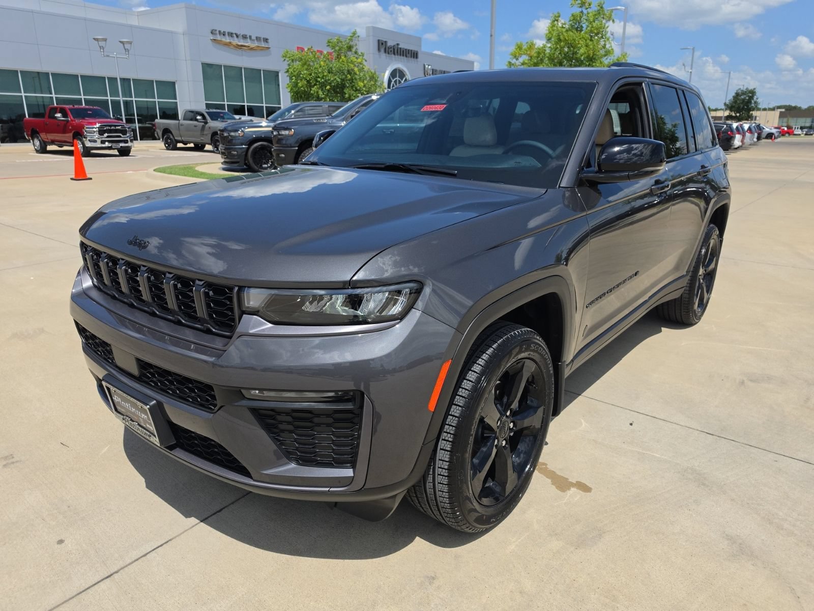 New 2026 Jeep Grand Cherokee Limited w/ Limited Altitude Package AWD/4WD image 9