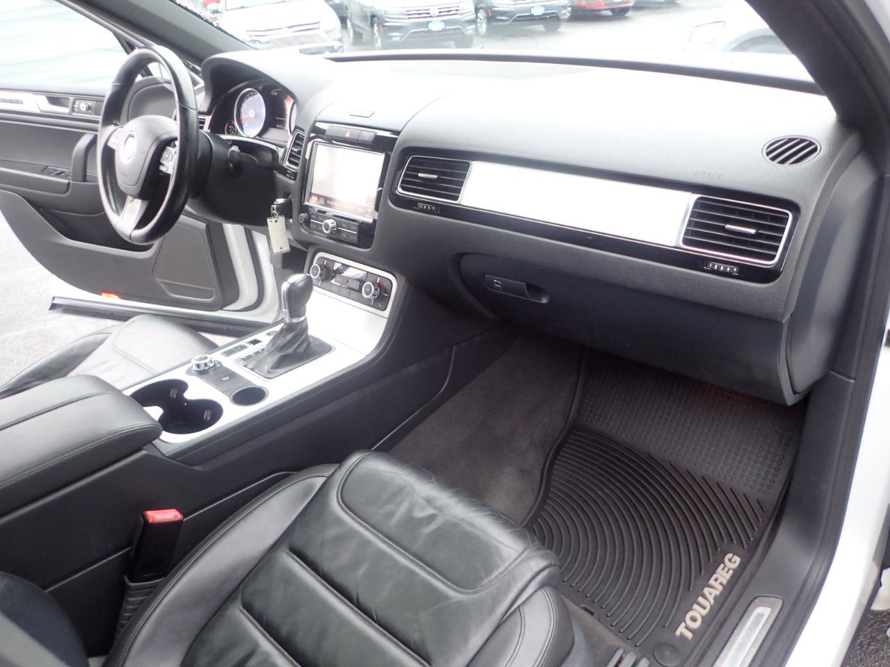 Used 2014 Volkswagen Touareg VR6 AWD/4WD image 13