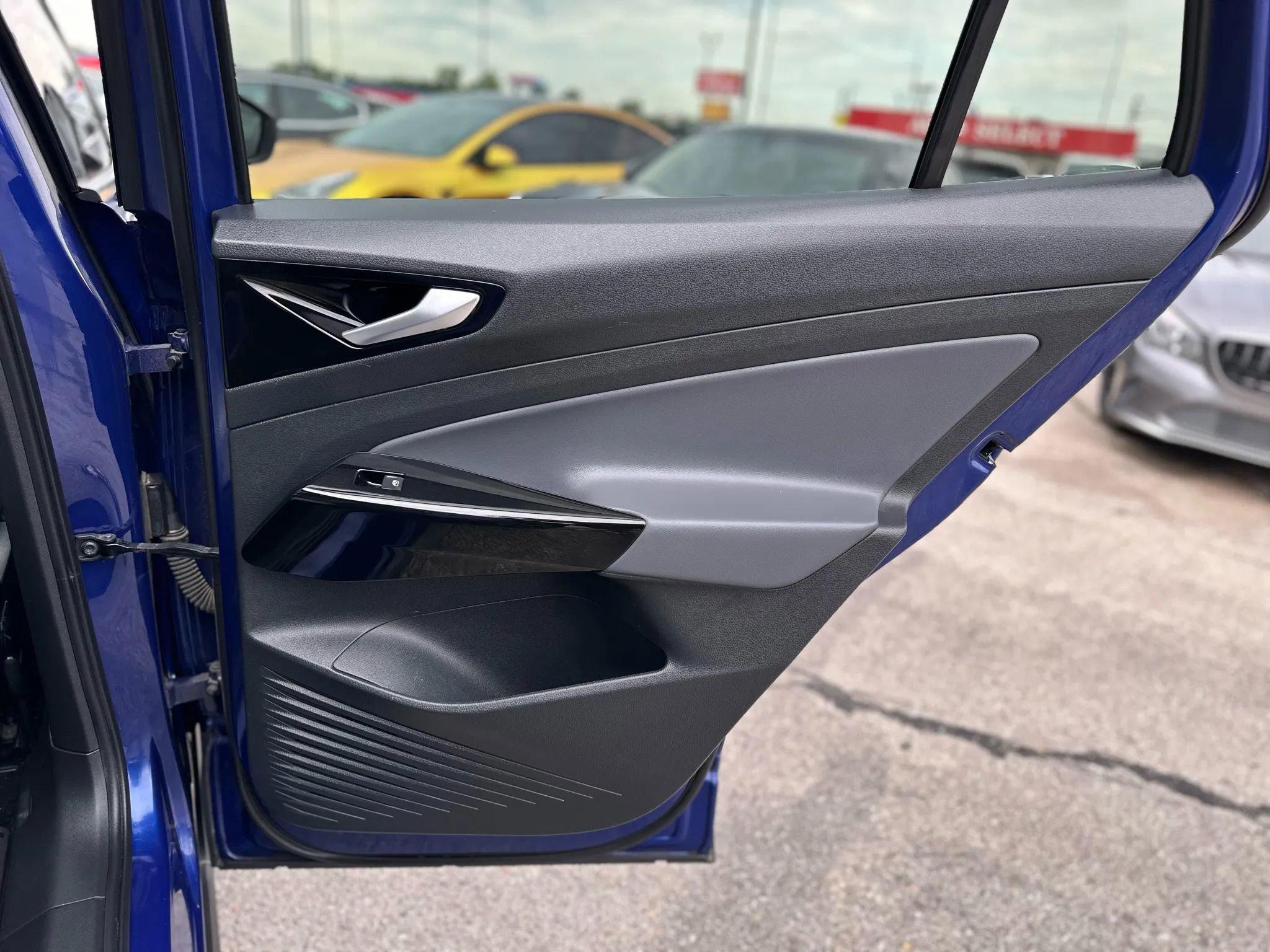 Used 2021 Volkswagen ID.4 Pro S image 23