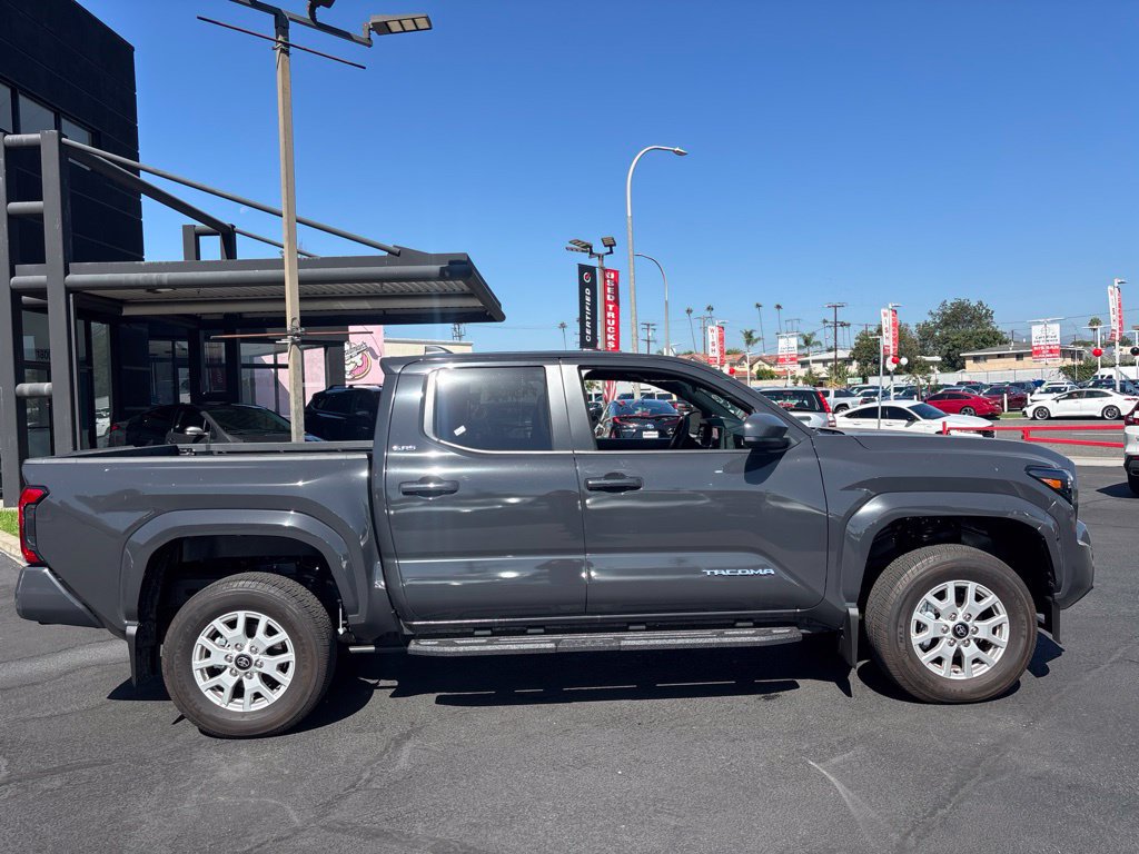 Used 2025 Toyota Tacoma SR5 AWD/4WD image 3