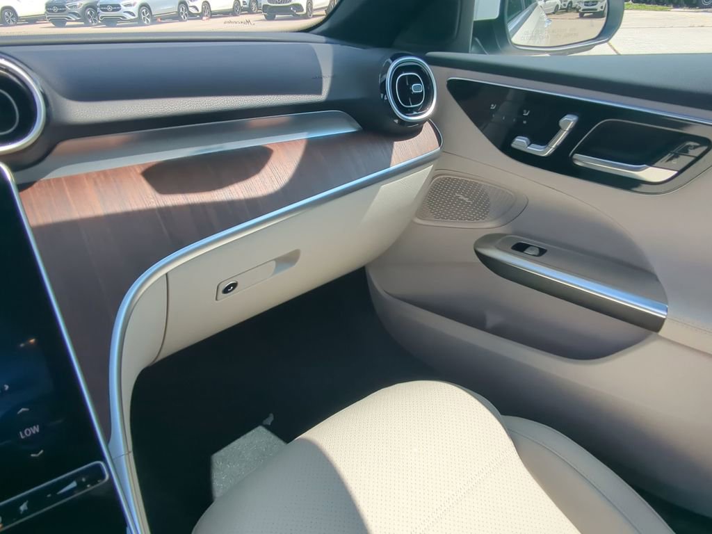 New 2025 Mercedes-Benz C 300 Sedan image 4