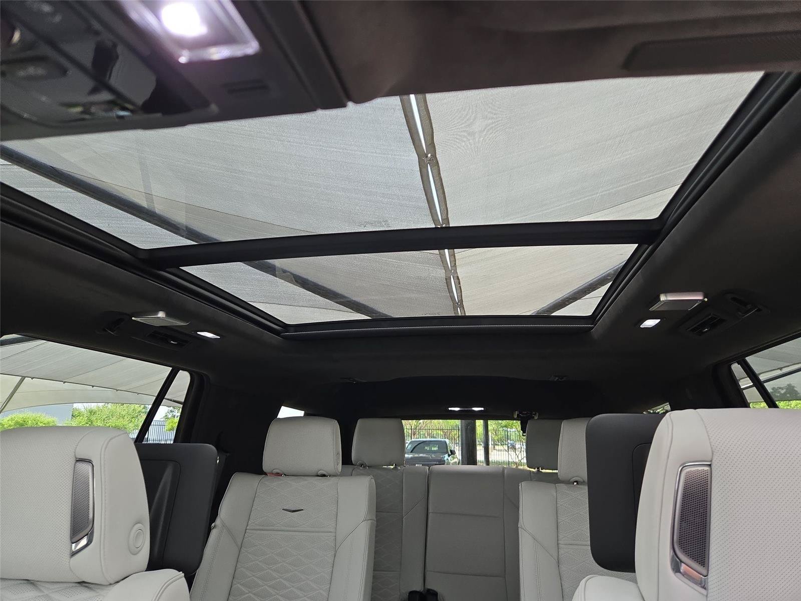 New 2026 Cadillac Escalade Platinum Sport w/ LPO, ONYX Package AWD/4WD image 9