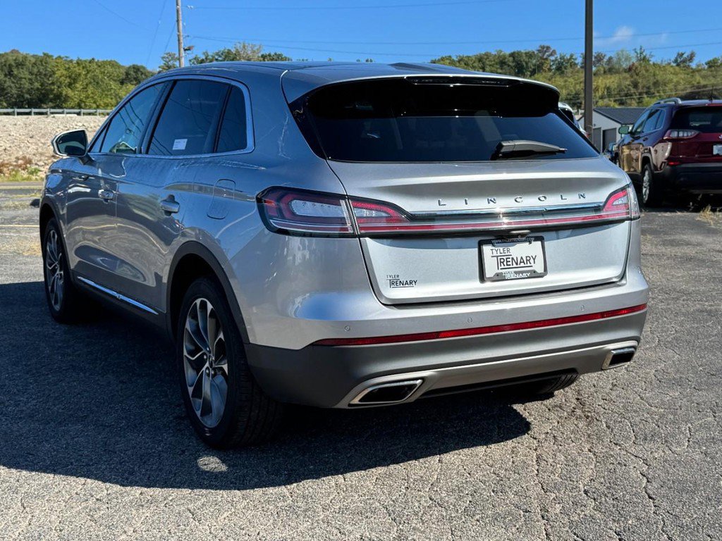 Used 2022 Lincoln Nautilus Reserve image 4