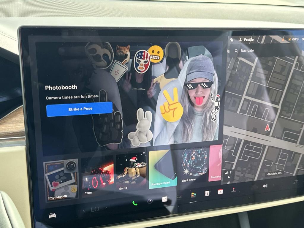 Used 2022 Tesla Model X image 25