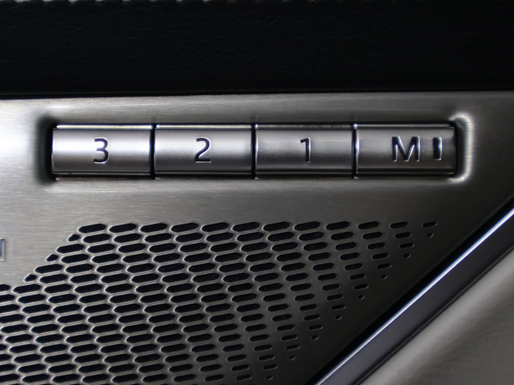 Used 2024 Jaguar XF R-Dynamic SE AWD/4WD image 37
