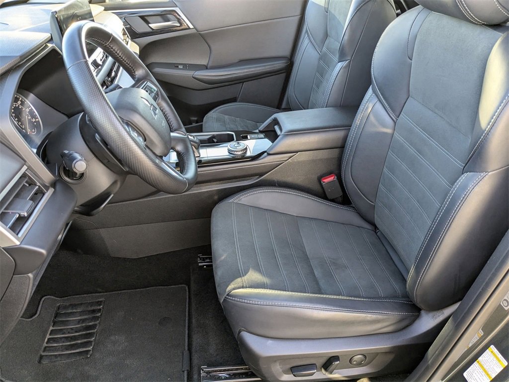 Used 2025 Mitsubishi Outlander SE image 19
