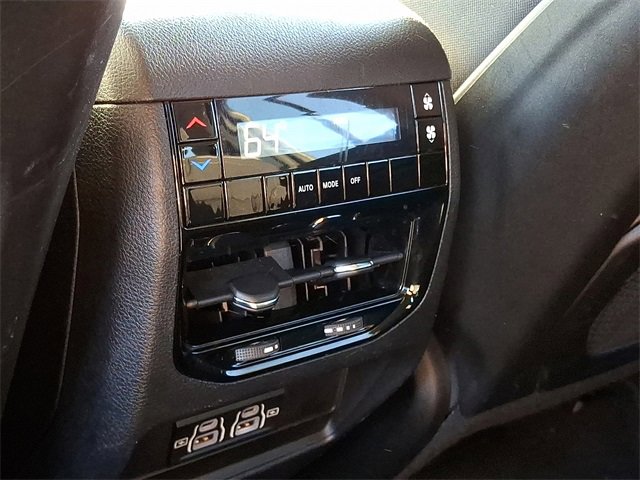 Used 2023 Jeep Grand Cherokee L Laredo image 12