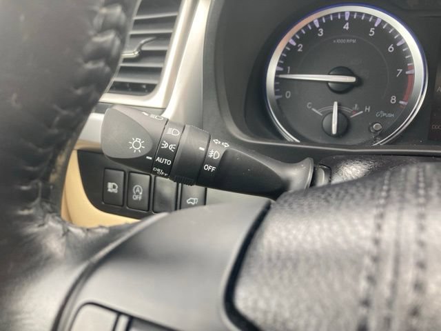 Used 2017 Toyota Highlander Limited AWD/4WD image 31