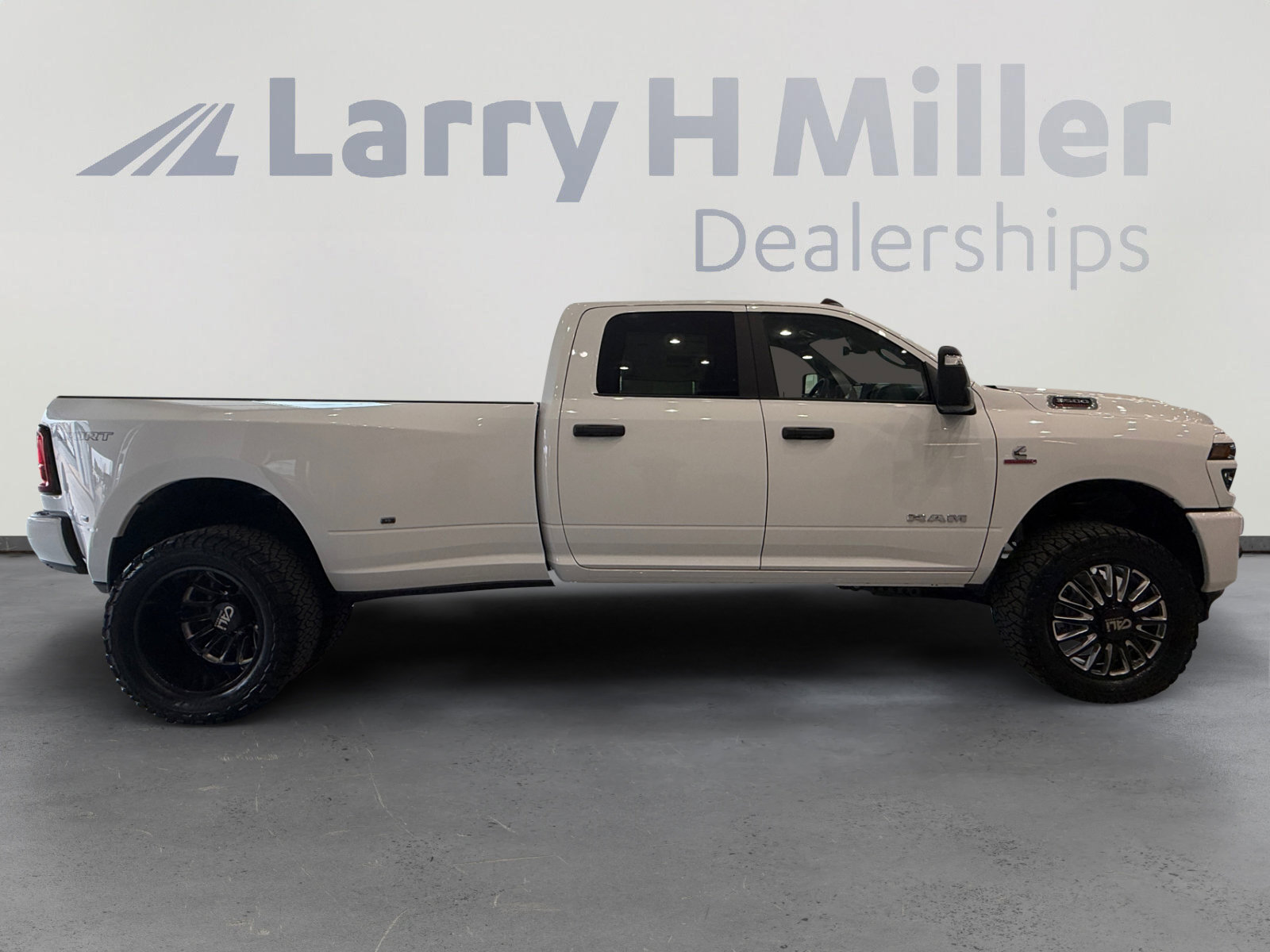 New 2026 RAM 3500 Big Horn AWD/4WD image 6