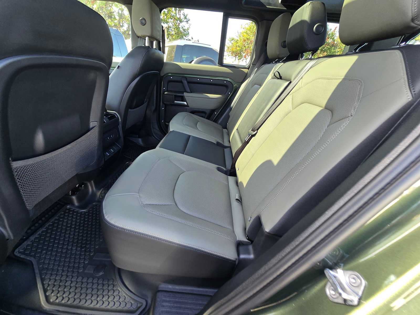New 2026 Land Rover Defender 110 X-Dynamic SE AWD/4WD image 16