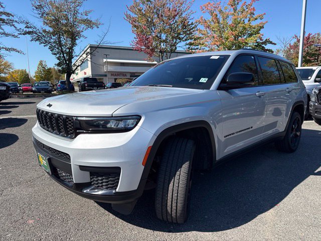 Used 2024 Jeep Grand Cherokee L Laredo AWD/4WD image 3