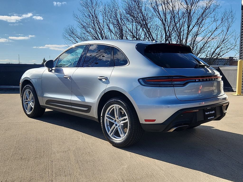 Certified 2025 Porsche Macan image 3