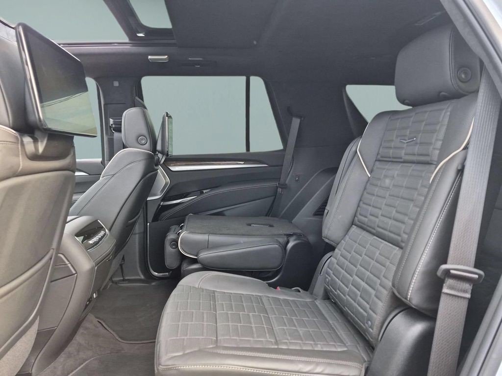 Certified 2026 Cadillac Escalade Platinum Sport w/ LPO, ONYX Package AWD/4WD image 24