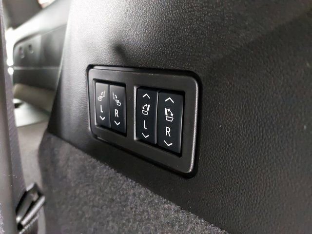 Used 2025 Cadillac XT6 Premium Luxury w/ Technology Package image 16