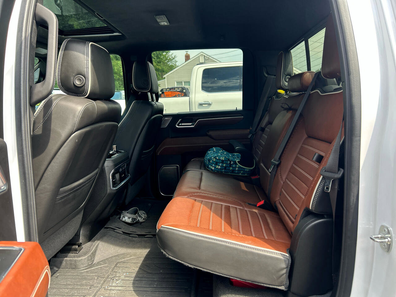 Used 2024 GMC Sierra 2500 Denali Ultimate w/ Snow Plow Prep/Camper Package image 9