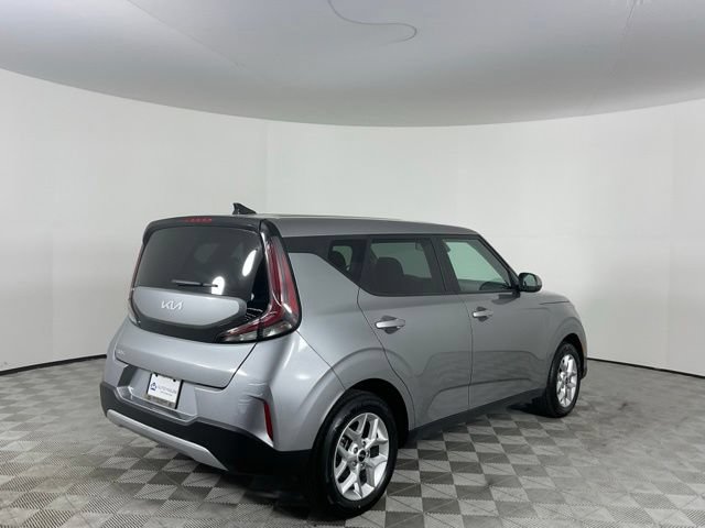 Used 2025 Kia Soul LX w/ LX Technology Package FWD image 5
