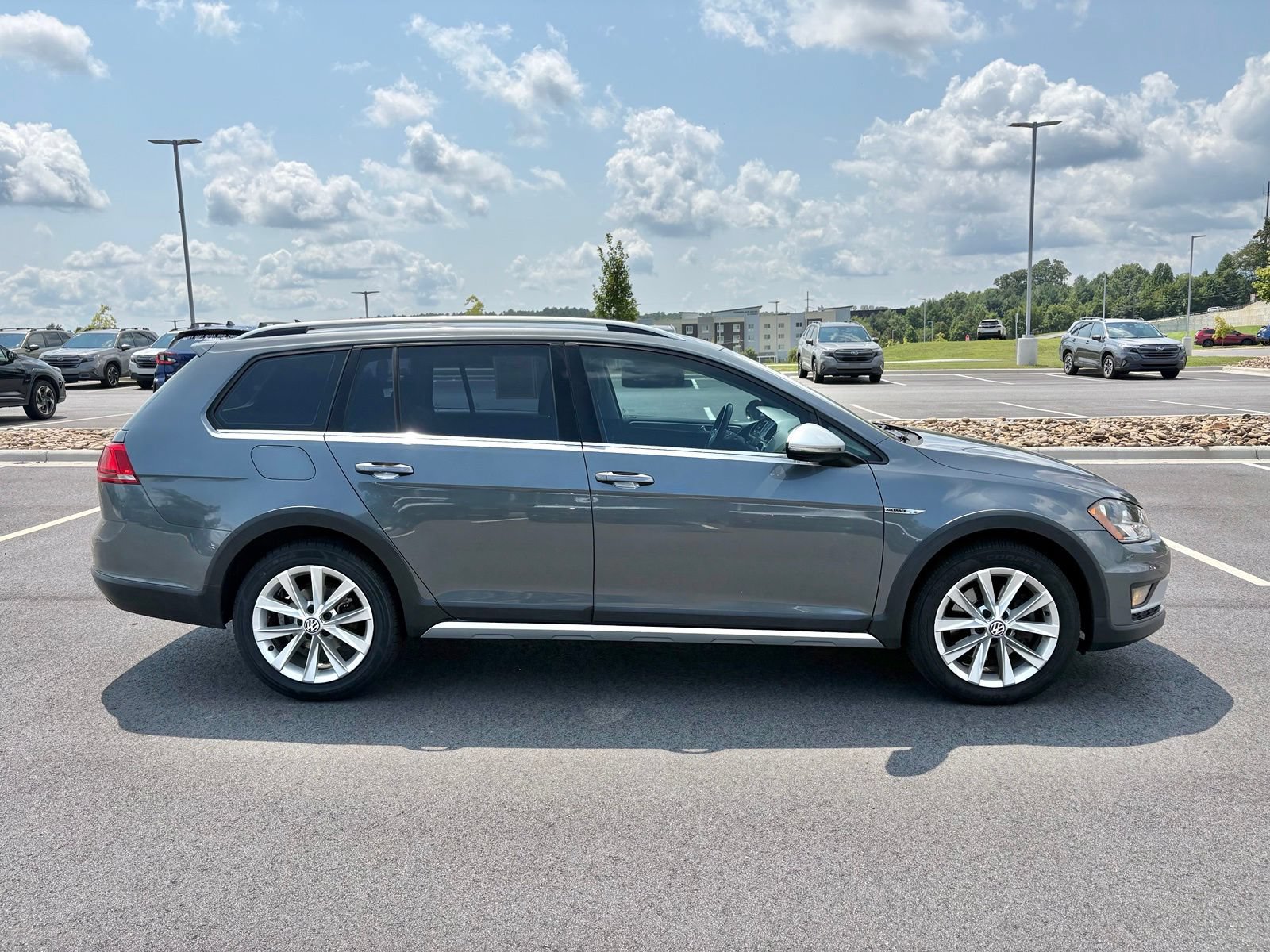 Used 2017 Volkswagen Golf Alltrack S AWD/4WD image 6