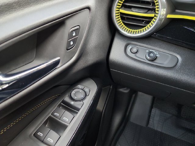 New 2026 Chevrolet Trax ACTIV w/ Sunroof Package FWD image 22