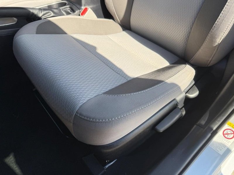 Used 2018 Toyota Corolla LE FWD image 17