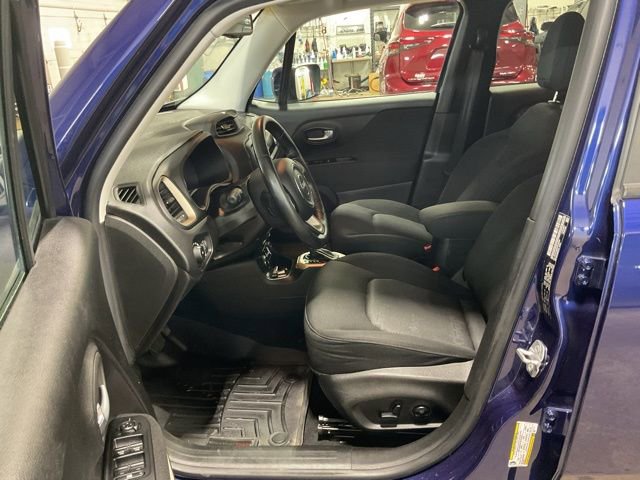 Used 2017 Jeep Renegade Latitude w/ Popular Equipment Group image 10