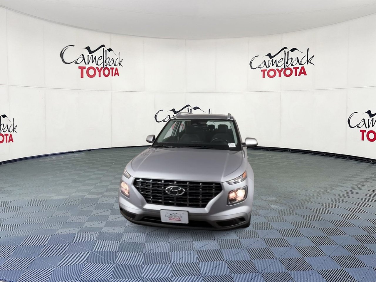 Used 2025 Hyundai Venue SEL FWD image 6