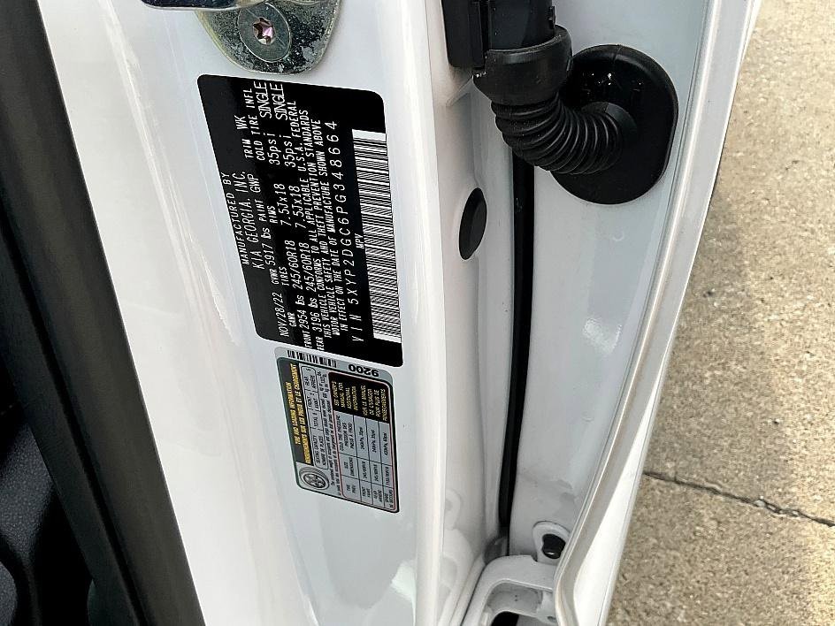 Used 2023 Kia Telluride LX image 32